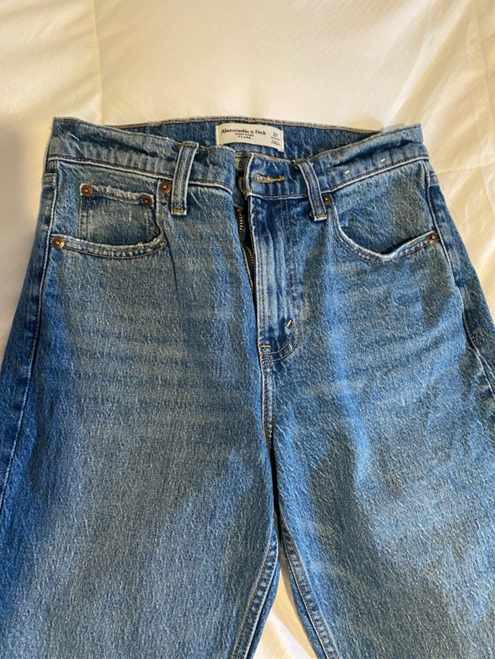 Abercrombie & Fitch Wide-Leg Flare Jeans in Medium Blue size 27